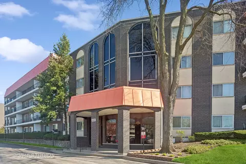 4949 Golf Rd #204, Skokie, IL 60077