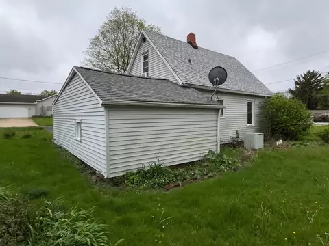Exterior - 613 S Darst St, Eureka, IL 61530 photo 4 of 5