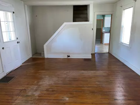 Living - 613 S Darst St, Eureka, IL 61530 photo 2 of 4