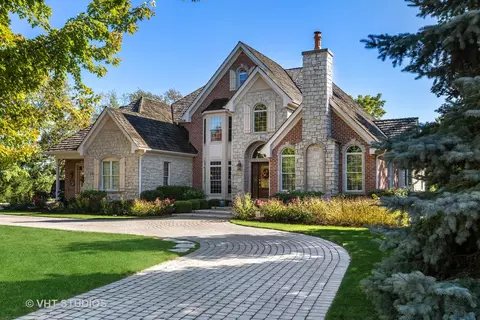 1724 Bull Valley Dr, Woodstock, IL 60098