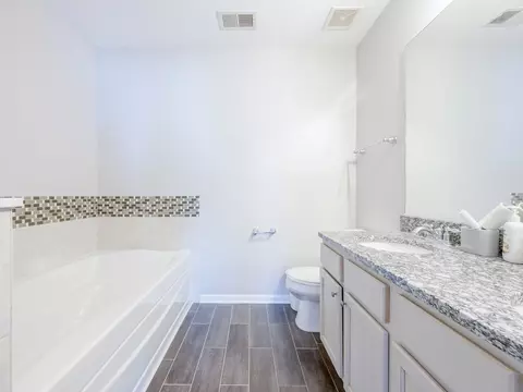 Bath - 1503 Westhampton Dr, Plainfield, IL 60586 photo 2 of 4