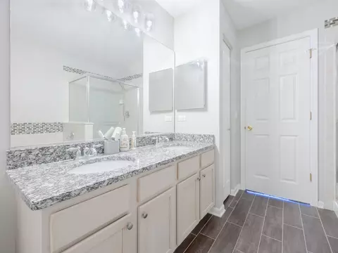Bath - 1503 Westhampton Dr, Plainfield, IL 60586 photo 3 of 4