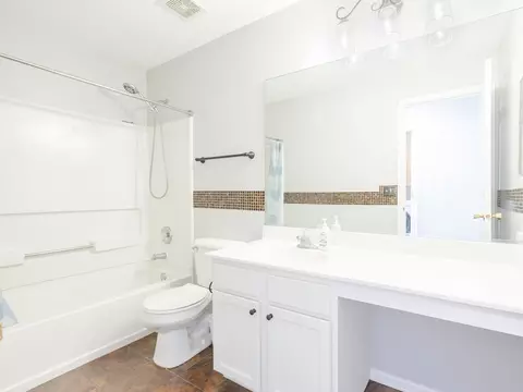 Bath - 1503 Westhampton Dr, Plainfield, IL 60586 photo 1 of 4