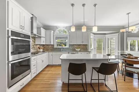 Kitchen - 1526 Maria Ct, Wheaton, IL 60187 photo 2 of 4