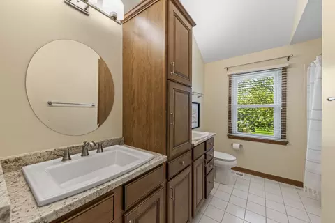 Bath - 1526 Maria Ct, Wheaton, IL 60187 photo 5 of 5