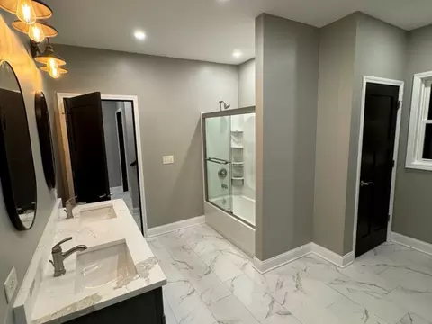 Bath - 433 Marion Ave, Aurora, IL 60505 photo 2 of 4