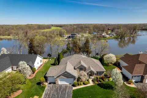 10703 Chicory Rdg, Roscoe, IL 61073