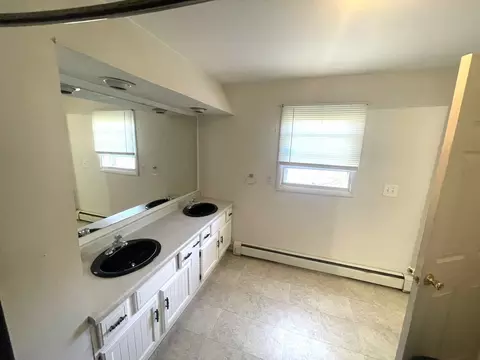 Kitchen - 445 S Winfield Ave, Kankakee, IL 60901 photo 3 of 5