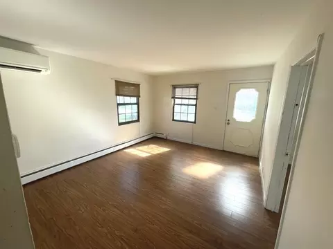 Living - 445 S Winfield Ave, Kankakee, IL 60901 photo 2 of 3