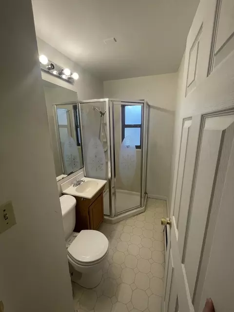 Bath - 445 S Winfield Ave, Kankakee, IL 60901 photo 1 of 3