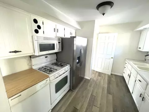 Kitchen - 445 S Winfield Ave, Kankakee, IL 60901 photo 1 of 5