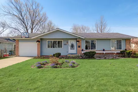 1306 W Cumberland Cir, Elk Grove Village, IL 60007