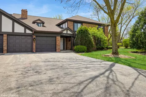 5843 Doe Cir #1, Westmont, IL 60559