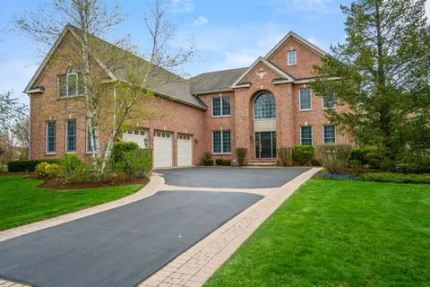 23 Doral Dr, Hawthorn Woods, IL 60047