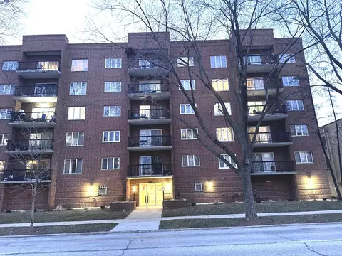 820 Graceland Ave #306, Des Plaines, IL 60016