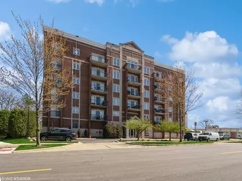 405 S Creekside Dr #404, Palatine, IL 60074
