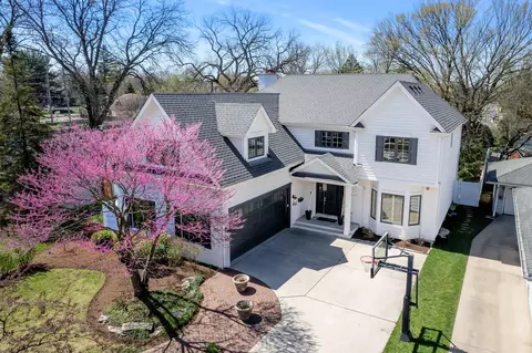 4 Arthur Ave, Clarendon Hills, IL 60514