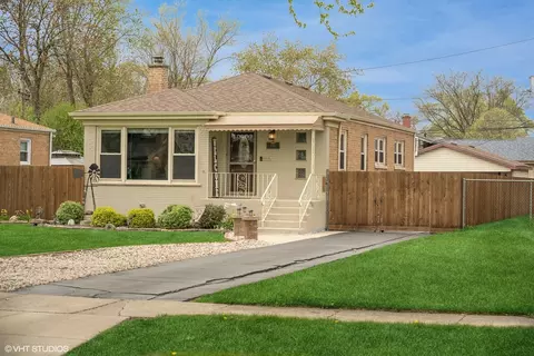 4984 Wick Dr, Oak Lawn, IL 60453