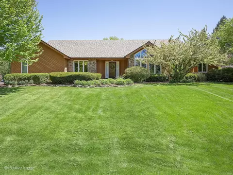 1 S411 Cantigny Dr, Winfield, IL 60190