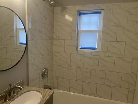 Bath - 956 4th Ave, Aurora, IL 60505 photo 2 of 3