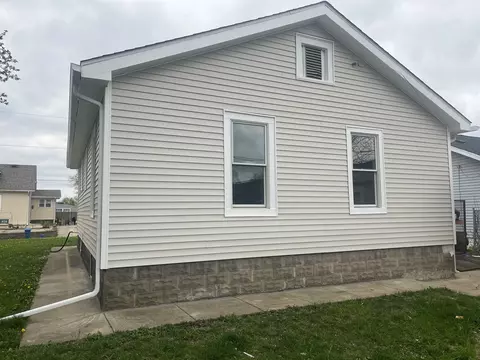 Exterior - 956 4th Ave, Aurora, IL 60505 photo 4 of 4
