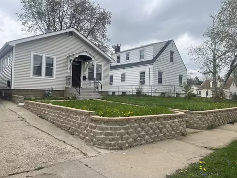 Exterior - 956 4th Ave, Aurora, IL 60505 photo 2 of 4