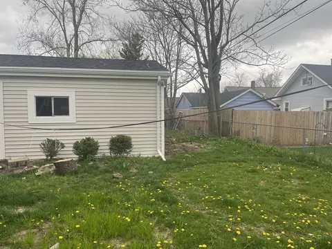 Exterior - 956 4th Ave, Aurora, IL 60505 photo 3 of 4