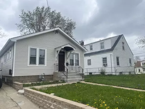 956 4th Ave, Aurora, IL 60505