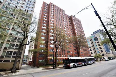2909 N Sheridan Rd #707, Chicago, IL 60657
