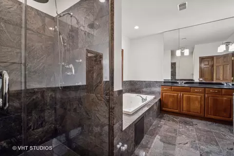 Bath - 1135 Castle Dr, Glenview, IL 60025 photo 3 of 7