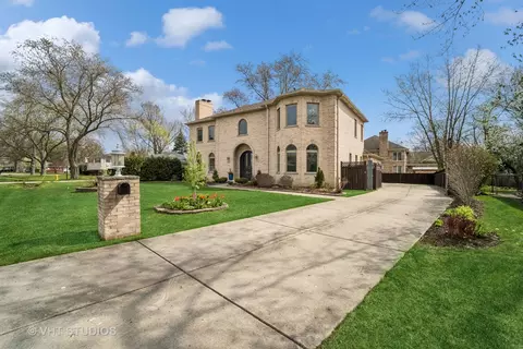Exterior - 1135 Castle Dr, Glenview, IL 60025 photo 2 of 6