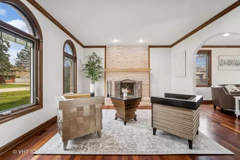 Living - 1135 Castle Dr, Glenview, IL 60025 photo 1 of 6