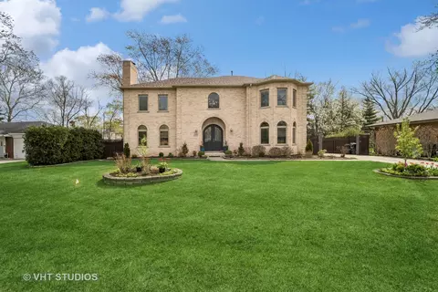 1135 Castle Dr, Glenview, IL 60025