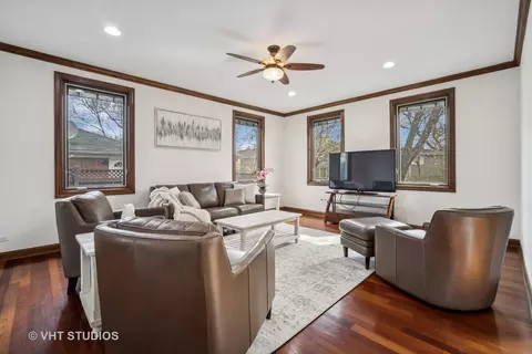 Living - 1135 Castle Dr, Glenview, IL 60025 photo 3 of 6