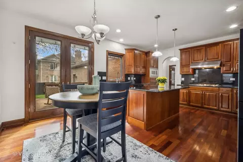 Kitchen - 1135 Castle Dr, Glenview, IL 60025 photo 3 of 5