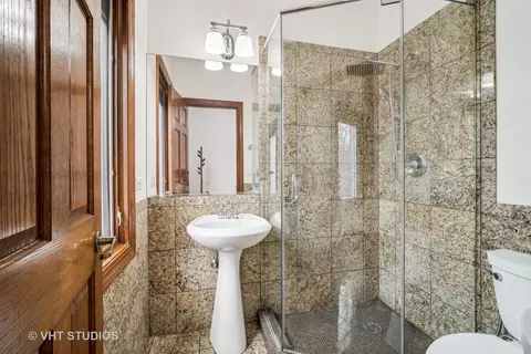Bath - 1135 Castle Dr, Glenview, IL 60025 photo 1 of 7