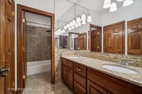 Bath - 1135 Castle Dr, Glenview, IL 60025 photo 6 of 7