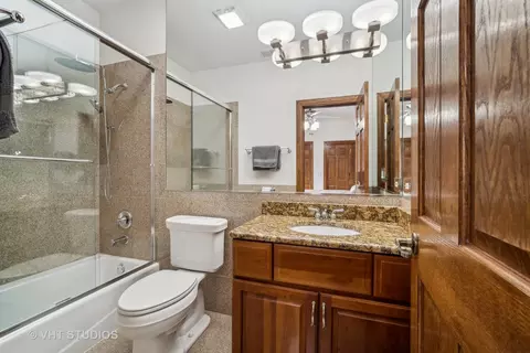 Bath - 1135 Castle Dr, Glenview, IL 60025 photo 5 of 7