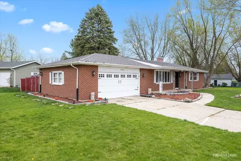 Exterior - 825 Mohawk Dr, Elgin, IL 60120 photo 3 of 7