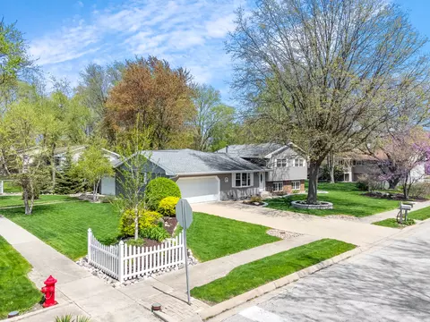 1714 Erin Dr, Normal, IL 61761