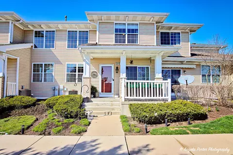 1222 Walnut Glen Dr #7C, Crystal Lake, IL 60014