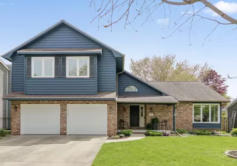 15 Chiswick Cir, Bloomington, IL 61704