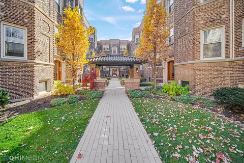 545 W Addison St #3, Chicago, IL 60613