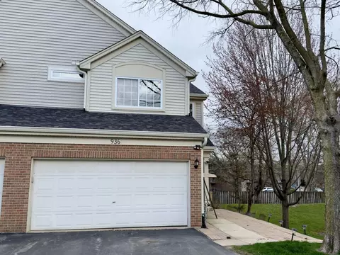 936 Creekside Ct, Lombard, IL 60148