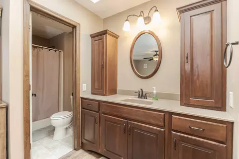 Bath - 33 Chiswick Cir, Bloomington, IL 61704 photo 3 of 3