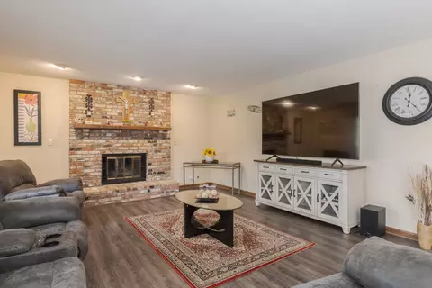 Living - 33 Chiswick Cir, Bloomington, IL 61704 photo 1 of 7