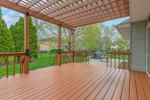 Exterior - 33 Chiswick Cir, Bloomington, IL 61704 photo 10 of 17