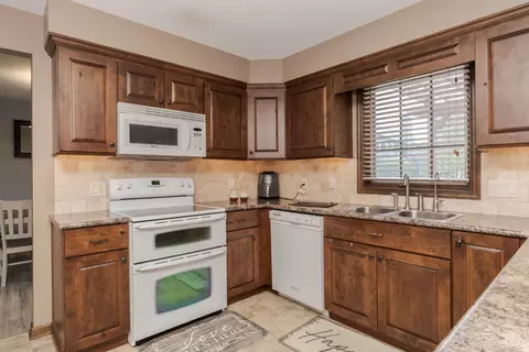 Kitchen - 33 Chiswick Cir, Bloomington, IL 61704 photo 3 of 5