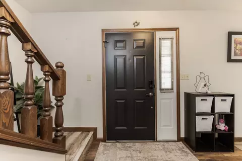 Entry Way - 33 Chiswick Cir, Bloomington, IL 61704 photo 2 of 4
