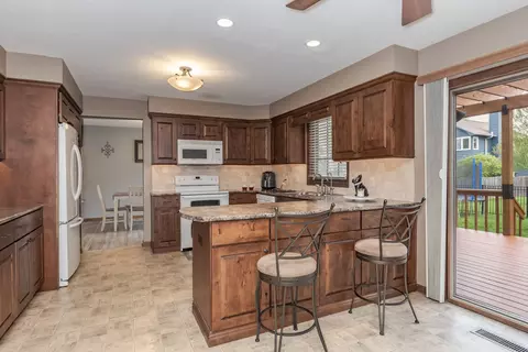 Kitchen - 33 Chiswick Cir, Bloomington, IL 61704 photo 1 of 5